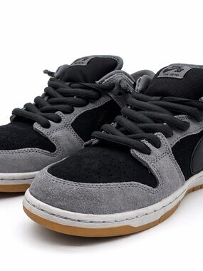 Nike SB Dunk Low Pro Black Grey Gum Sole Men’s Size 10.5 Suede Skate Shoes